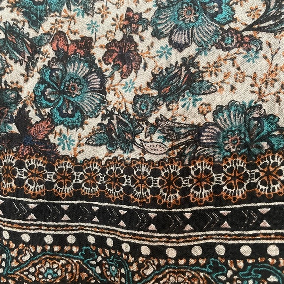 Floral Chiffon Crop Top - Picture 4 of 4